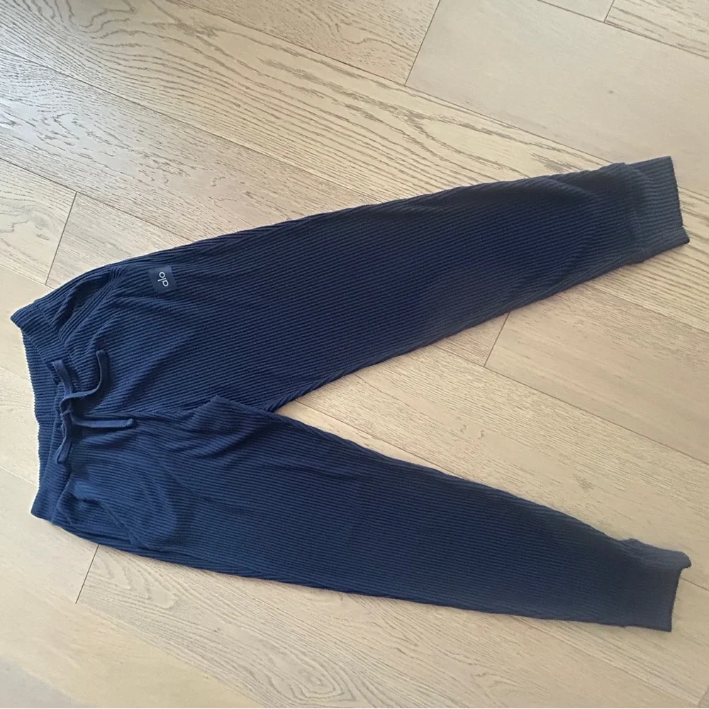 Alo Muse Deep Blue Ribbed Hoodie/Sweat Set - Picture 8 of 10